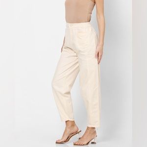 HIGH-RISE CARROT LEG DENIM PANTS | OFF WHITE